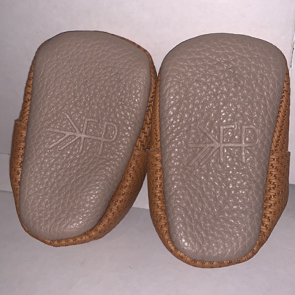 Freshly Picked Basket Weave Moccasins Crib Shoes — image 5 of 7